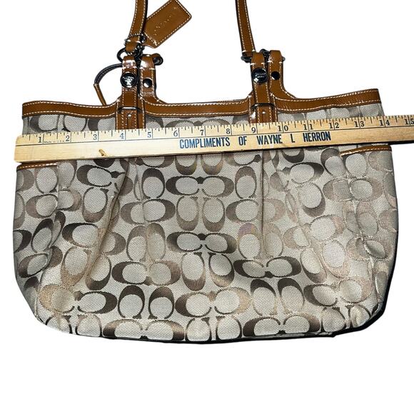 Coach Tan and Brown signature gallery shoulder bag canvas and patent leather - Picture 8 of 12